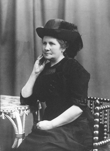 Fil:Nicoline Kirkegaard, ca. 1900.jpg