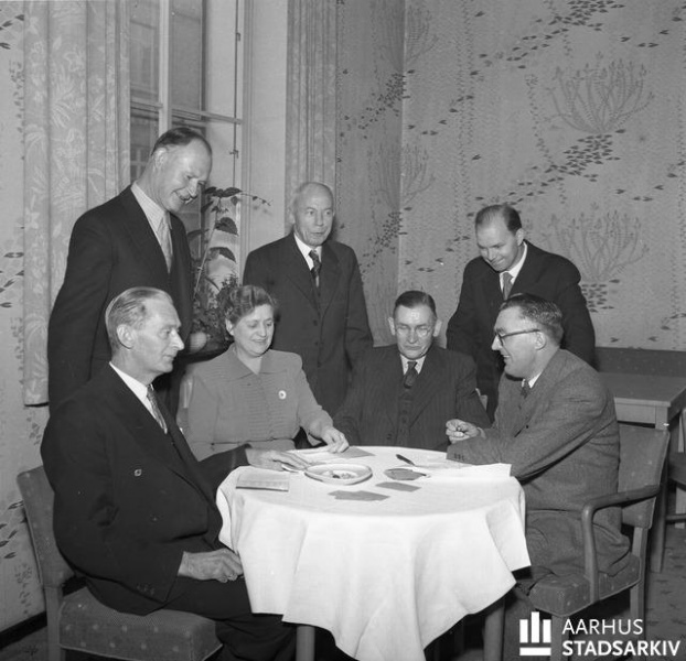 Fil:Skræddernes Fagforenings bestyrelse.jpg