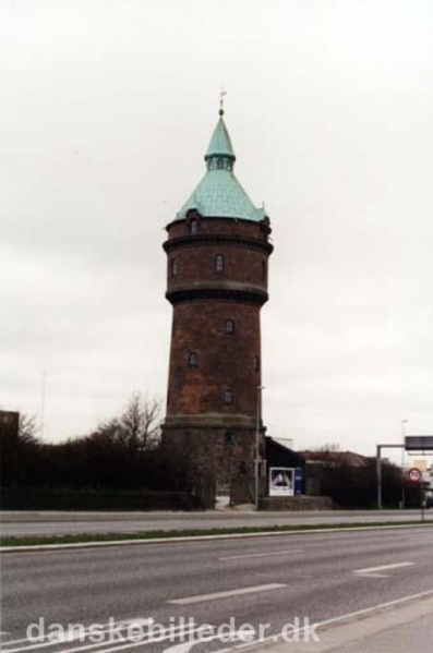 Fil:Vandtårn ved Randersvej (Leif Dehnits) 1997.jpg